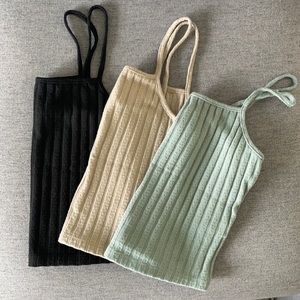 Sold / BUNDLE three cropped tank tops
